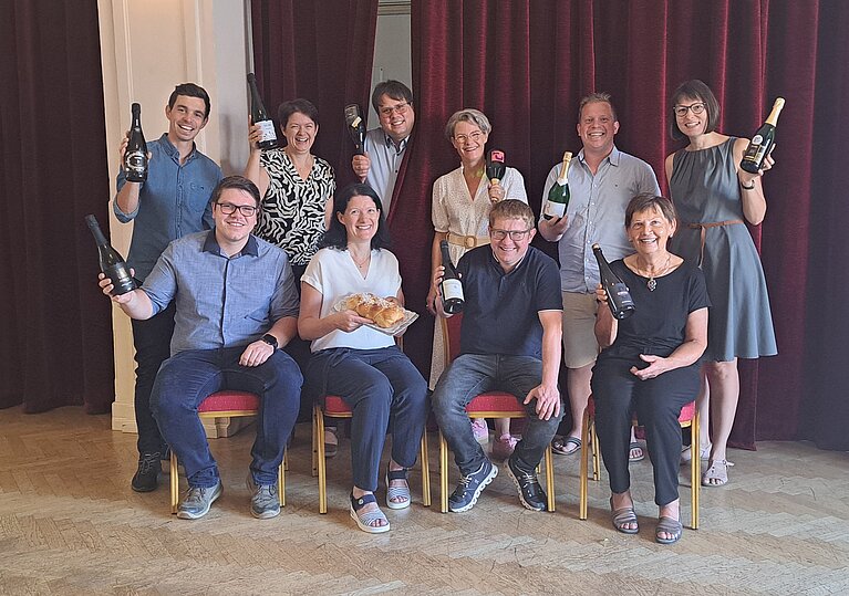 Gemeinschaftsfoto der Poysdorfer Sekt-WinzerInnen im Reichensteinhof Poysdorf.